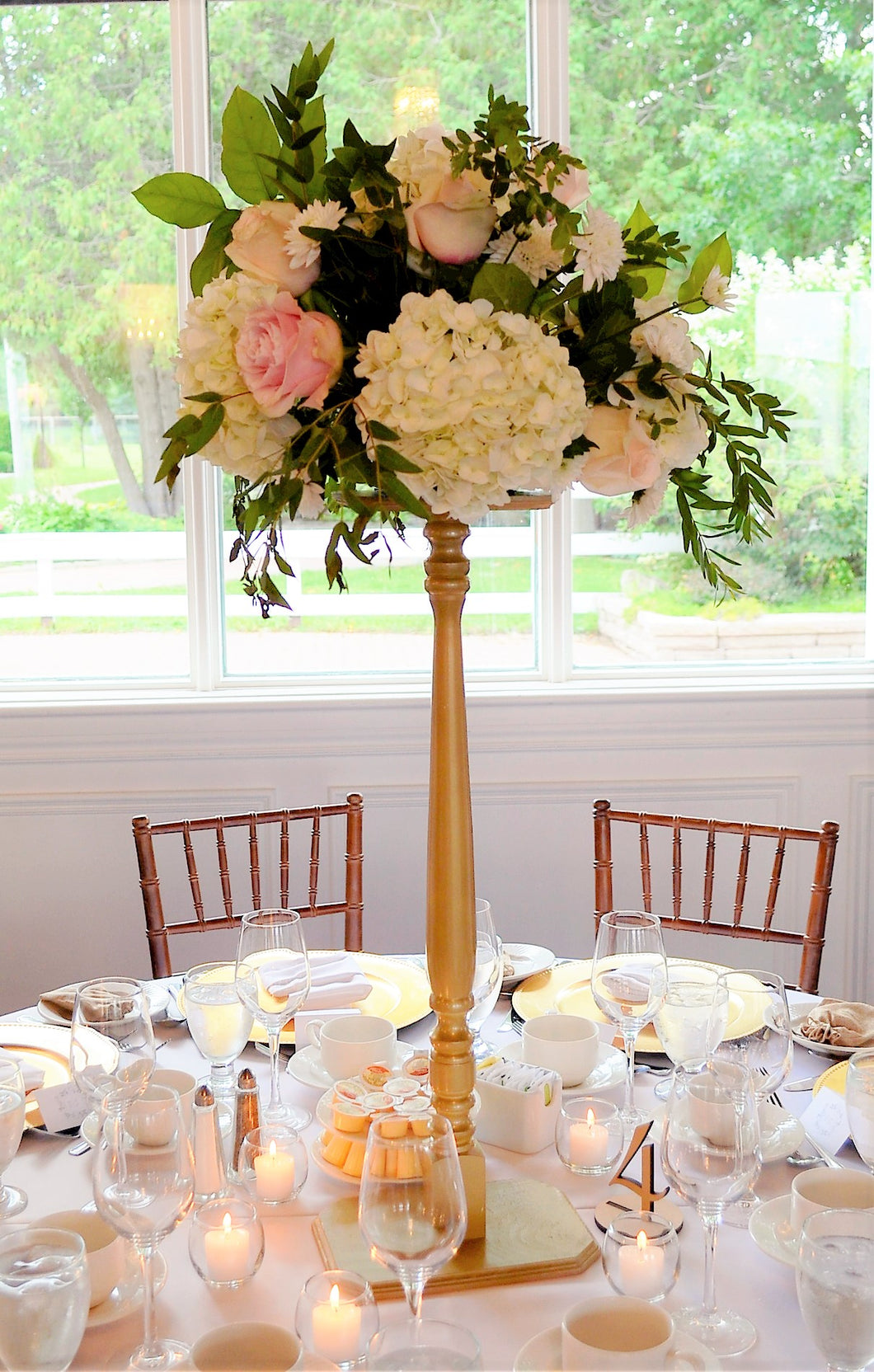 Centerpiece Holder Tall - Gold Spindle