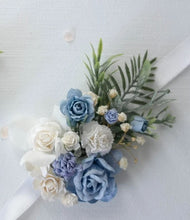 Load image into Gallery viewer, Faux florals - Wristlet - Soft Blue &amp; White
