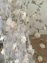 Load image into Gallery viewer, Runner - Organza Ivory Rose 3D motif
